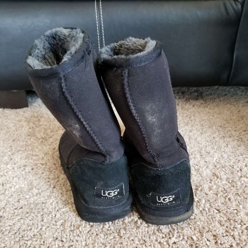Size 7 uggs - Picture 2 of 3
